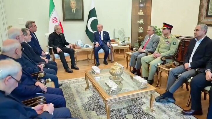 الرئيس الايراني يجري مباحثات مع رئيس الوزراء الباكستاني