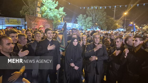 حضور وزیر ارتباطات در عزاداری شب تاسوعا در یاسوج