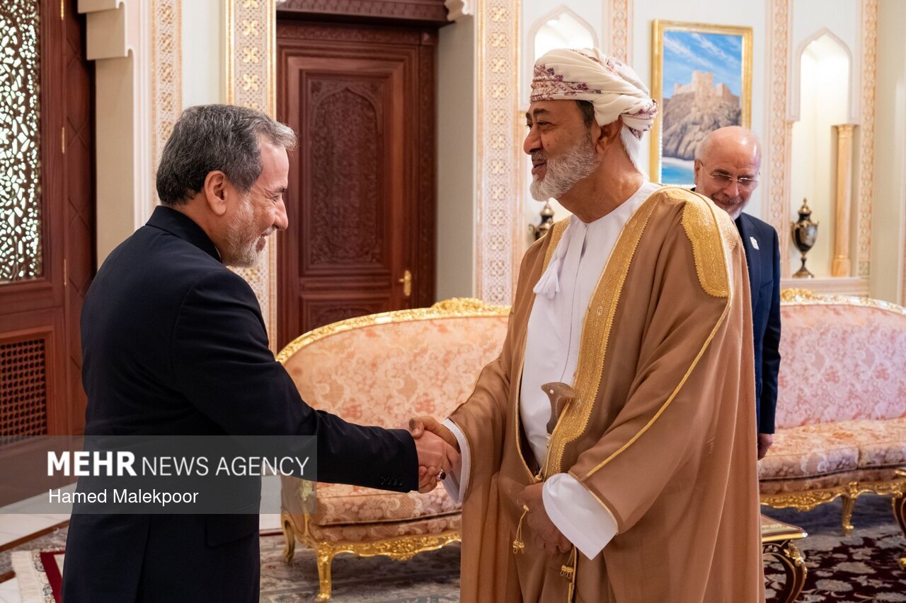 قاليباف وعراقجي يجريان مشاورات مع سلطان عمان