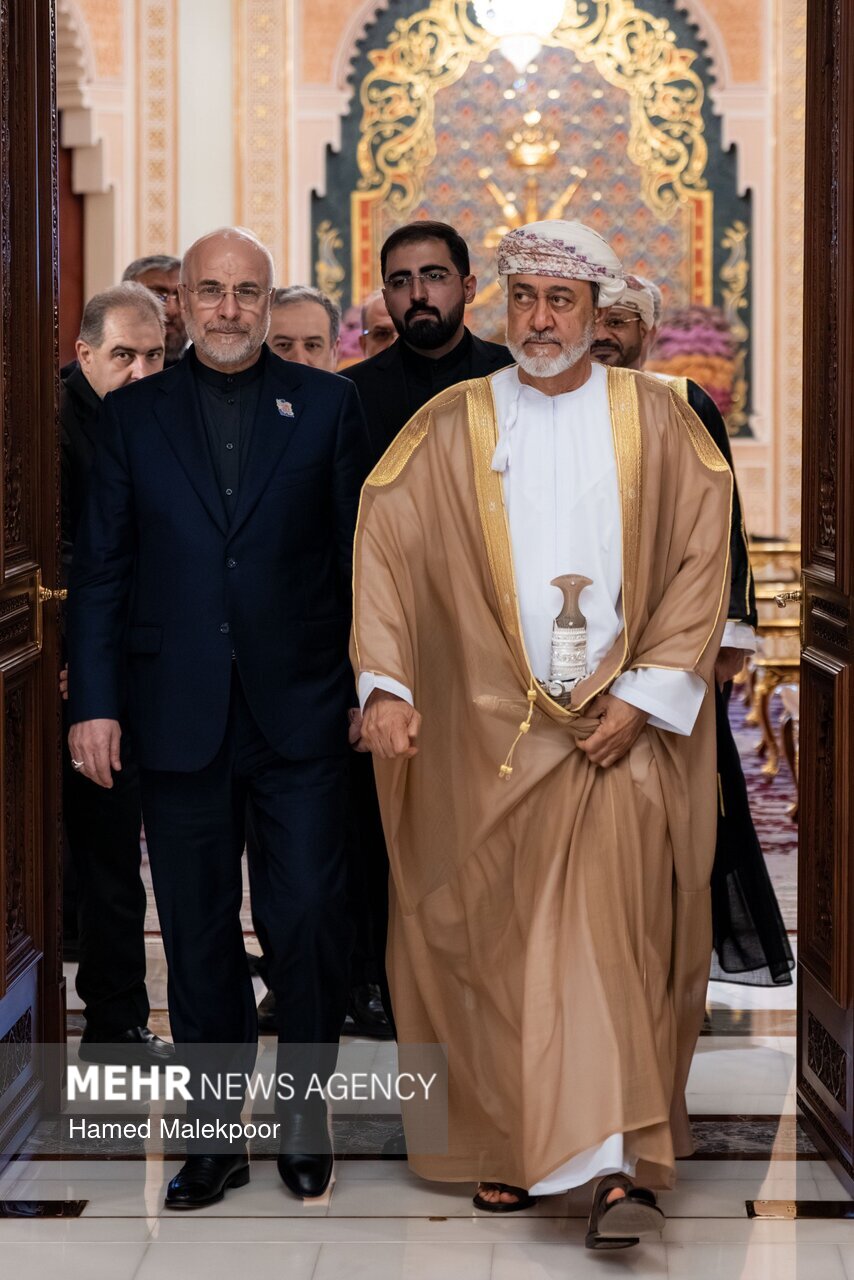 قاليباف وعراقجي يجريان مشاورات مع سلطان عمان