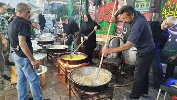 پخت ۵ هزار پرس غذای نذری در آستانه اشرفیه