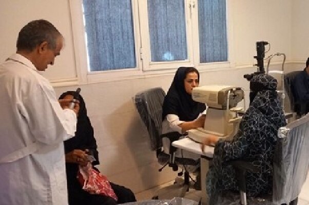 احمدی: ۸۰۰ بیمار در بشاگرد معاینه و برای ۲۳۲ نفر عینک تأمین شد