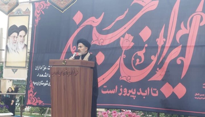 امام جمعه ارومیه: مدیون مکتب عاشورا و آموزه‌های امام حسین(ع) هستیم