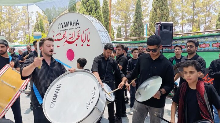 اجتماع بزرگ سوگواران تاسوعای حسینی در حرم شهدای گمنام بهاباد