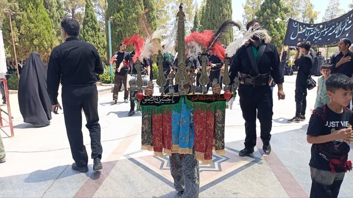 اجتماع بزرگ سوگواران تاسوعای حسینی در حرم شهدای گمنام بهاباد