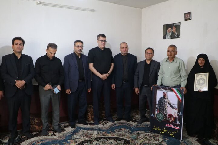 مسئولان لرستان با خانواده شهدای جنگ رمضان دیدار کردند