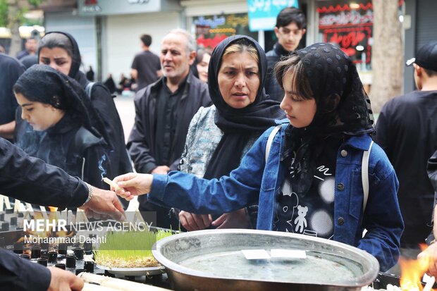 آئین شمع گردانی در اردبیل