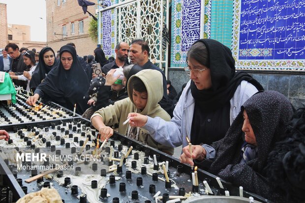 آئین شمع گردانی در اردبیل