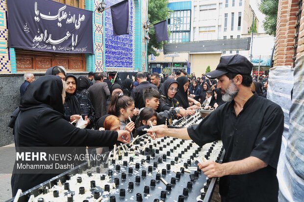 آئین شمع گردانی در اردبیل
