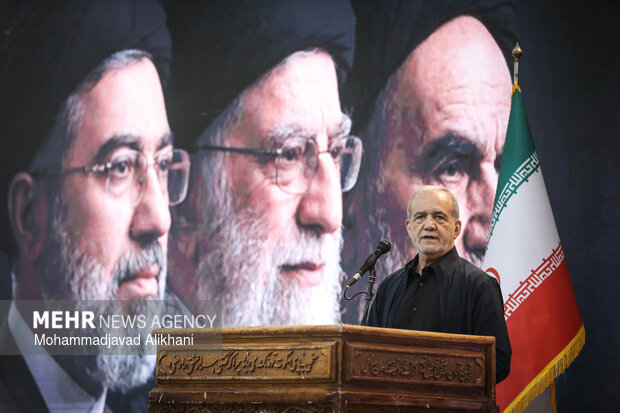 
Ashoura mourning ceremony in Imam Khomeini mausoleum