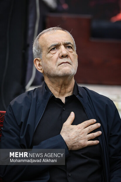 عزاداری شب عاشورا در حرم امام خمینی(ره)