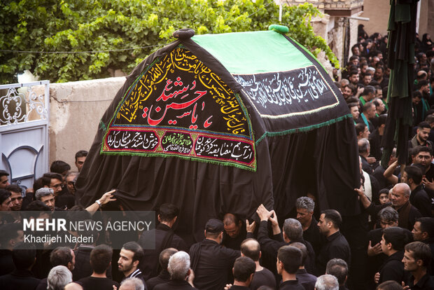 آیین عزاداری «زارِ خاک» در قلعه قورتان اصفهان