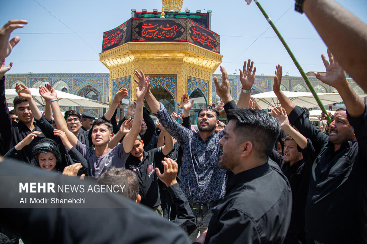 آستان خورشید در سوگ علمدار؛ مشهدالرضا (ع) یکپارچه در ماتم سقای کربلا