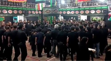«جوش دوره» عزاداران حسینی در روستای قطرم بافق همزمان با شب عاشورا