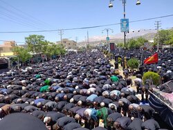 نماز ظهر عاشورا ؛ تجلی وحدت وعشق در سایه پرچم حریت