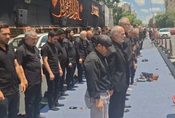 اقامه نماز ظهر عاشورا در زنجان