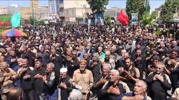 اجتماع مردم کوهدشت هم‌زمان با تشییع رهبر شهید