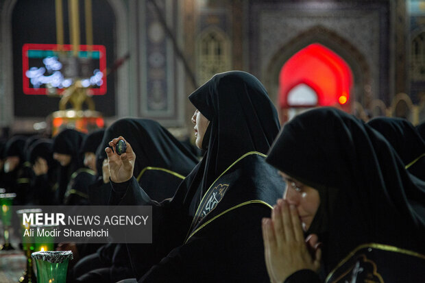 آیین سنتی خطبه‌خوانی شب عاشورای حسینی در حرم مطهر امام رضا(ع)