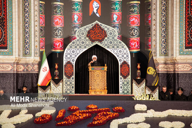 آیین سنتی خطبه‌خوانی شب عاشورای حسینی در حرم مطهر امام رضا(ع)