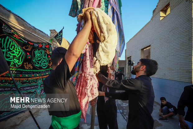 مراسم سنتی «علم برداری» در مهریز