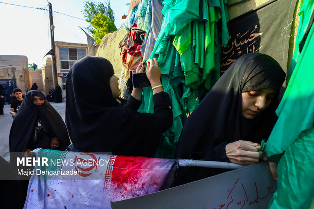 مراسم سنتی «علم برداری» در مهریز
