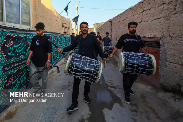 مراسم سنتی «علم برداری» در مهریز