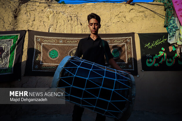 مراسم سنتی «علم برداری» در مهریز