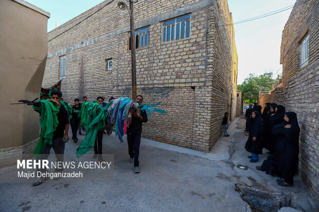 مراسم سنتی «علم برداری» در مهریز