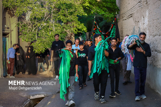 مراسم سنتی «علم برداری» در مهریز