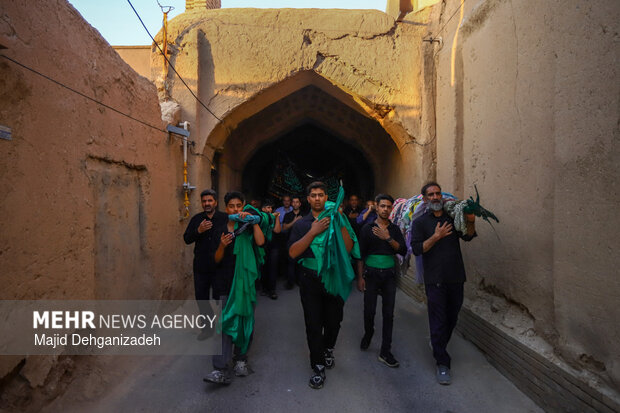 مراسم سنتی «علم برداری» در مهریز