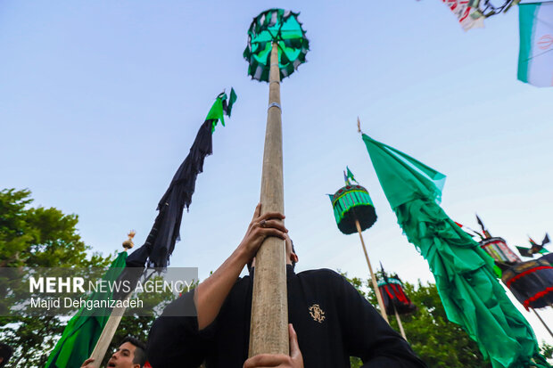 مراسم سنتی «علم برداری» در مهریز
