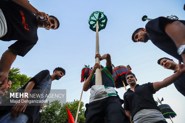 مراسم سنتی «علم برداری» در مهریز