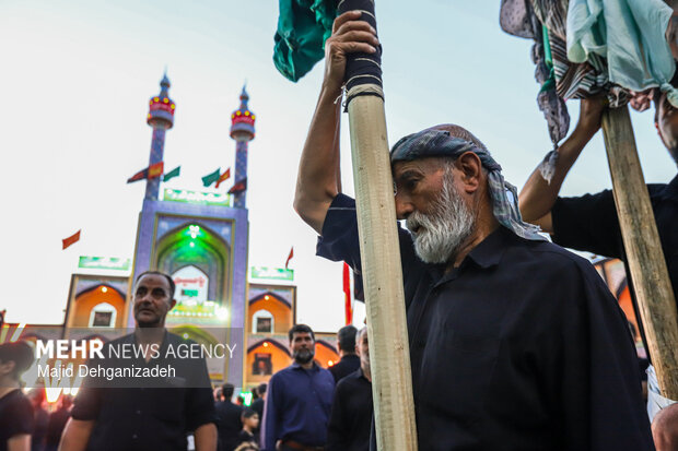 مراسم سنتی «علم برداری» در مهریز