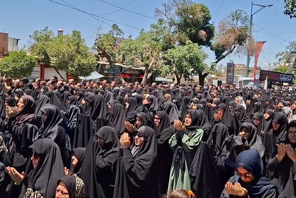 اقامه نماز ظهر عاشورا در قزوین