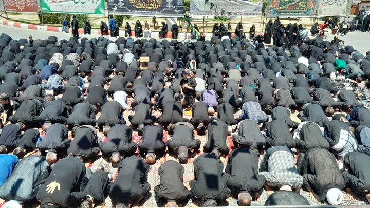 نماز ظهر عاشورا در قروه با حضور گسترده عزاداران حسینی اقامه شد