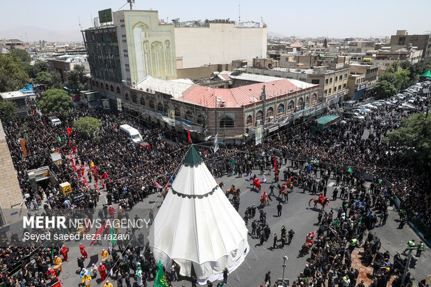 مراسم <a href='https://sayeb.ir/tag/%d8%ae%db%8c%d9%85%d9%87-%d8%b3%d9%88%d8%b2%d8%a7%d9%86'></div>خیمه سوزان</a> ظهر <a href='https://sayeb.ir/tag/%d8%b9%d8%a7%d8%b4%d9%88%d8%b1%d8%a7'>عاشورا</a> در چهارراه گلوبندک <a href='https://sayeb.ir/tag/%d8%aa%d9%87%d8%b1%d8%a7%d9%86'>تهران</a>
