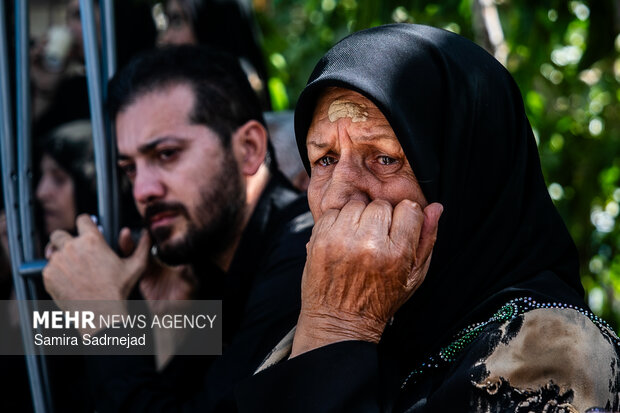 آیین «گِل مالی» لرستانی‌های مقیم تهران در روز عاشورا