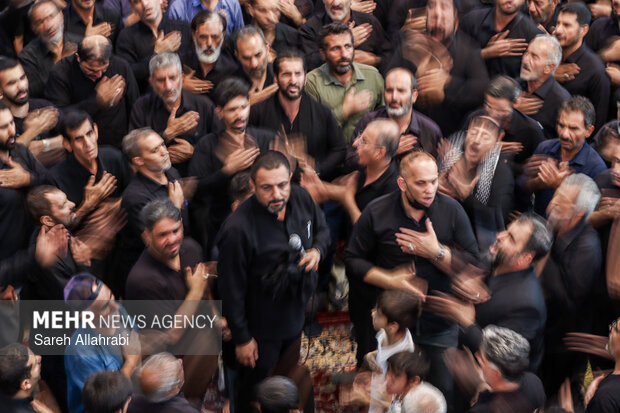 عزاداری ظهر عاشورا در حرم شاهچراغ ع