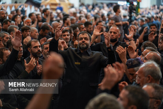 عزاداری ظهر عاشورا در حرم شاهچراغ ع