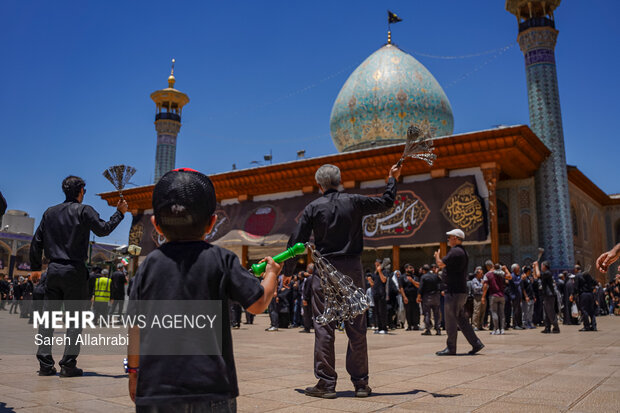 عزاداری ظهر عاشورا در حرم شاهچراغ ع