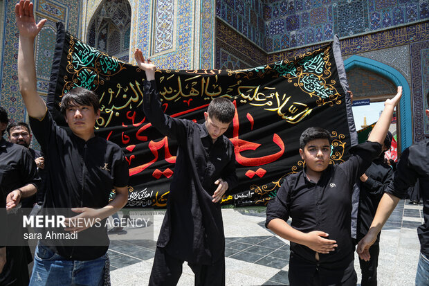 عزاداری عاشورای حسینی در حرم مطهر امام رضا(ع)