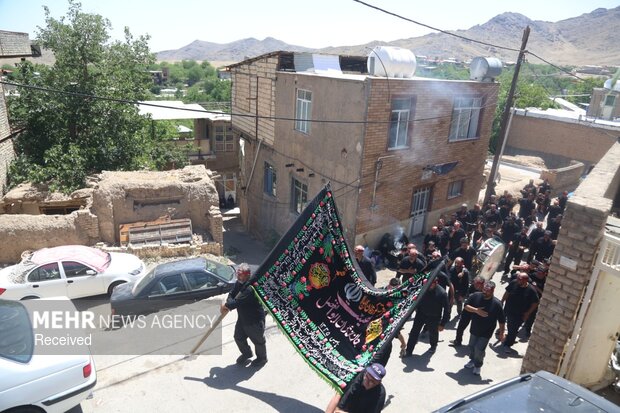 آیین عزاداری روز عاشورا در روستای کرمجگان قم