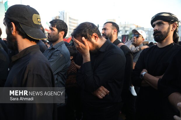 <a href='https://sayeb.ir/tag/%d8%ae%db%8c%d9%85%d9%87-%d8%b3%d9%88%d8%b2%d8%a7%d9%86'></div>خیمه سوزان</a> عصر <a href='https://sayeb.ir/tag/%d8%b9%d8%a7%d8%b4%d9%88%d8%b1%d8%a7'>عاشورا</a> در <a href='https://sayeb.ir/tag/%d9%85%d8%b4%d9%87%d8%af'>مشهد</a>