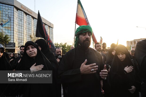 <a href='https://sayeb.ir/tag/%d8%ae%db%8c%d9%85%d9%87-%d8%b3%d9%88%d8%b2%d8%a7%d9%86'></div>خیمه سوزان</a> عصر <a href='https://sayeb.ir/tag/%d8%b9%d8%a7%d8%b4%d9%88%d8%b1%d8%a7'>عاشورا</a> در <a href='https://sayeb.ir/tag/%d9%85%d8%b4%d9%87%d8%af'>مشهد</a>