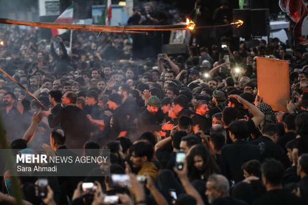 <a href='https://sayeb.ir/tag/%d8%ae%db%8c%d9%85%d9%87-%d8%b3%d9%88%d8%b2%d8%a7%d9%86'></div>خیمه سوزان</a> عصر <a href='https://sayeb.ir/tag/%d8%b9%d8%a7%d8%b4%d9%88%d8%b1%d8%a7'>عاشورا</a> در <a href='https://sayeb.ir/tag/%d9%85%d8%b4%d9%87%d8%af'>مشهد</a>