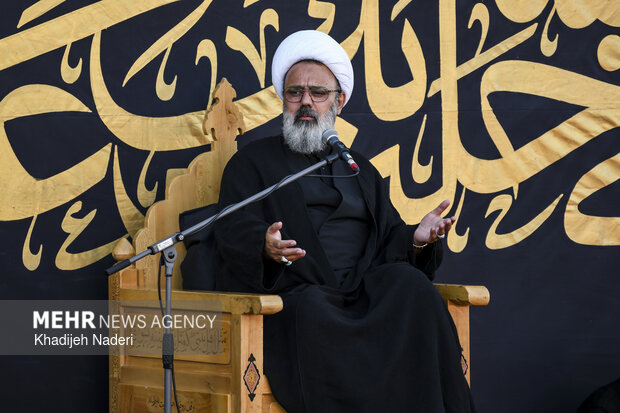 اجتماع بزرگ عاشورایی «یوم الحسین (ع)» در <a href='https://sayeb.ir/tag/%d8%a7%d8%b5%d9%81%d9%87%d8%a7%d9%86'></div>اصفهان</a>