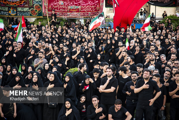 اجتماع بزرگ عاشورایی «یوم الحسین (ع)» در <a href='https://sayeb.ir/tag/%d8%a7%d8%b5%d9%81%d9%87%d8%a7%d9%86'></div>اصفهان</a>
