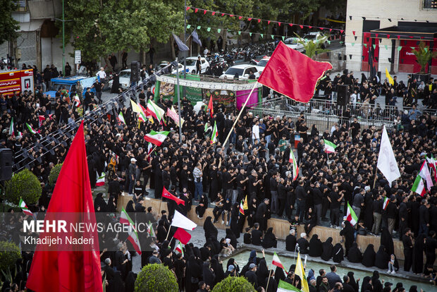اجتماع بزرگ عاشورایی «یوم الحسین (ع)» در <a href='https://sayeb.ir/tag/%d8%a7%d8%b5%d9%81%d9%87%d8%a7%d9%86'></div>اصفهان</a>