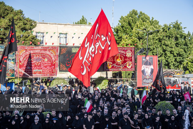 اجتماع بزرگ عاشورایی «یوم الحسین (ع)» در <a href='https://sayeb.ir/tag/%d8%a7%d8%b5%d9%81%d9%87%d8%a7%d9%86'></div>اصفهان</a>