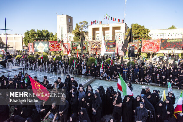 اجتماع بزرگ عاشورایی «یوم الحسین (ع)» در <a href='https://sayeb.ir/tag/%d8%a7%d8%b5%d9%81%d9%87%d8%a7%d9%86'></div>اصفهان</a>